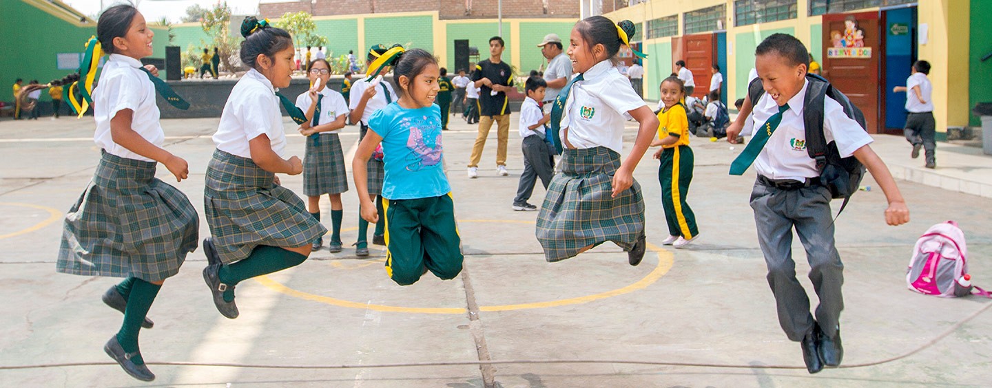 Unidos por los niños del Perú