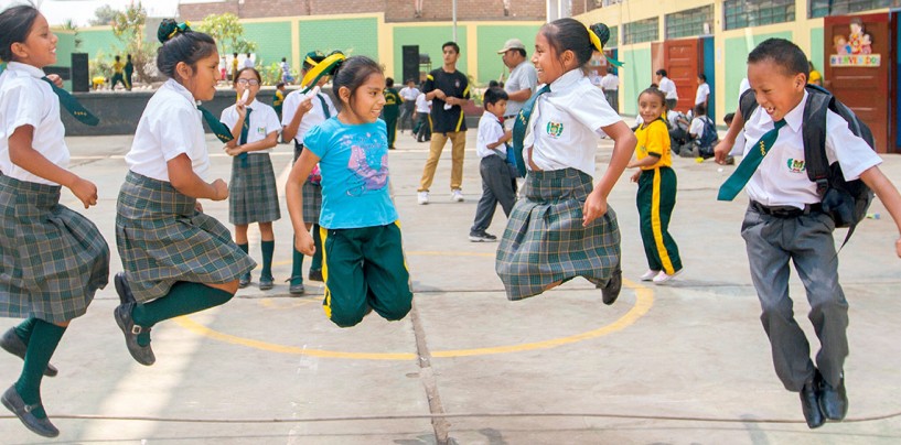 Unidos por los niños del Perú