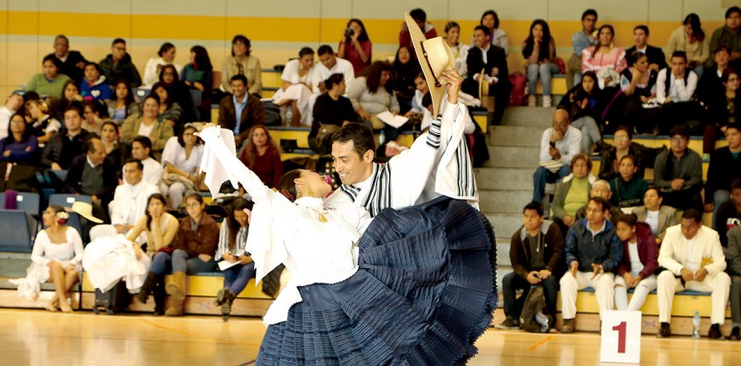 Elegancia y pasión por la marinera